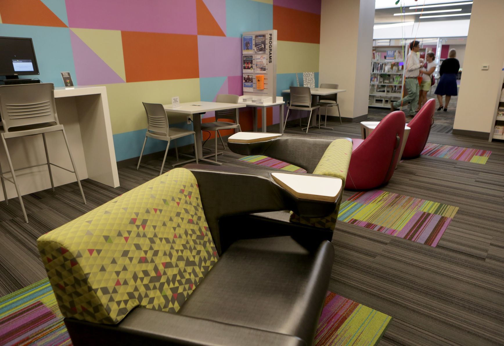 Mid-County branch of St. Louis County library reopens